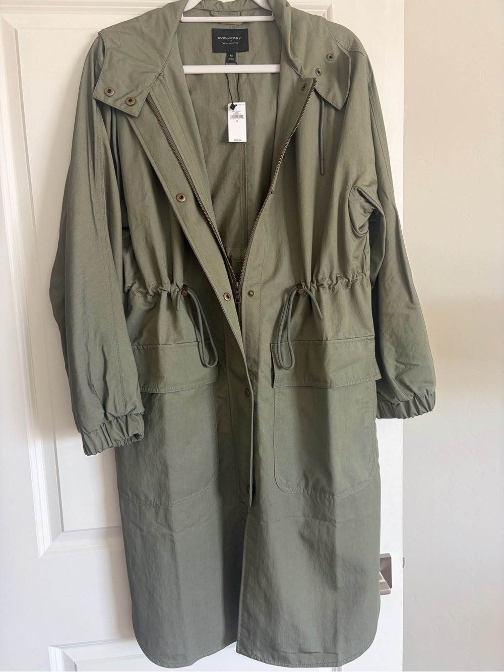 NWT gorgeous olive rain jacket 🌧️